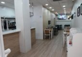 Local comercial en venta, traspaso con 95m² en Sevilla, en la zona de La Oliva, Poeta Manuel Benítez Carrasco foto