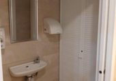 Local comercial en venta, traspaso con 95m² en Sevilla, en la zona de La Oliva, Poeta Manuel Benítez Carrasco foto