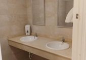 Local comercial en venta, traspaso con 95m² en Sevilla, en la zona de La Oliva, Poeta Manuel Benítez Carrasco foto