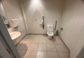 Local comercial en venta con 230m² en Madrid, en la zona de Palomeras Sureste, Calle de Villalobos foto