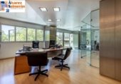 256m² offices for sale in Granada, in the area of Neighborhood of the Virgin, paseo del salon photo