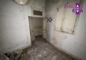 945m² building for sale in Tarragona, Carrer Unió photo