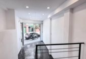 91m² commercial premises for sale in Badalona, in the area of The Health, Carrer de Pau Piferrer photo
