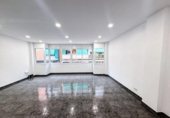 91m² commercial premises for sale in Badalona, in the area of The Health, Carrer de Pau Piferrer photo