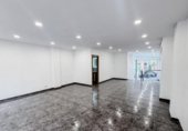 91m² commercial premises for sale in Badalona, in the area of The Health, Carrer de Pau Piferrer photo