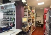 182m² commercial premises for sale in Madrid, in the area of Pueblo Nuevo, Calle del Lago Constanza photo