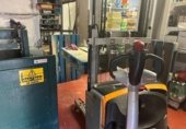 182m² commercial premises for sale in Madrid, in the area of Pueblo Nuevo, Calle del Lago Constanza photo