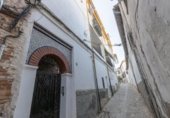 627m² building for sale in Granada, in the area of Albaicín, Calle Zenete photo