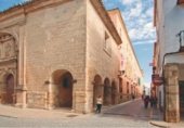 Hotel en venta con 2300m² en Baeza, Calle Jurado de la Parra foto