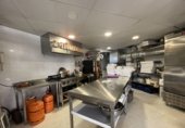 Local comercial en traspaso con 66m² en Marbella foto