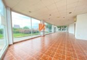 100m² commercial premises for sale in Santiago de Compostela, in the area of A Revolta, Rúa de Sánchez Freire photo