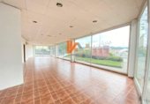 100m² commercial premises for sale in Santiago de Compostela, in the area of A Revolta, Rúa de Sánchez Freire photo
