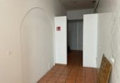 170m² commercial premises for sale in Ponferrada, Calle Antolín López Peláez photo