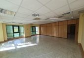 113m² bureau pour vente à Séville, dans le quartier de Triana Ouest, Calle Charles Darwin photo