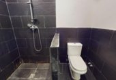 128m² commercial premises for sale in Madrid, in the area of San Diego, Avenida del Monte Igueldo photo