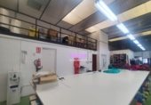 440m² commercial premises for sale in Badalona, photo