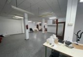 218m² bureau pour vente à Malpartida de Cáceres, Calle Alberca photo