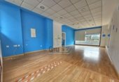 100m² locaux commerciaux pour vente à Cáceres photo