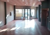 Local comercial en venta con 198m² en Villafranca de los Barros foto