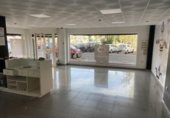 Local comercial en venta con 100m² en Córdoba, Avenida Blas Infante foto