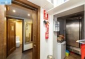 170m² commercial premises for sale in Granada, Calle Arabial photo