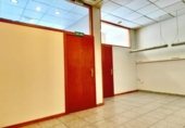Local comercial en venta con 73m² en Burlada, Plaza de Ezcaba foto