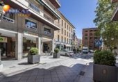 Local comercial en venta con 159m² en Granada, en la zona de Barrio de la Virgen, Calle San Pedro Mártir foto