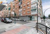 Local comercial en venta con 28m² en Granada, Calle Virgen Blanca foto