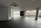 354m² commercial premises for sale in Valencia, in the area of Saint Paul, Calle del Valle de la Ballestera photo