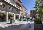 Local comercial en venta con 266m² en Granada, en la zona de La Manigua, Plaza del Campillo foto