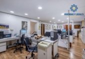 Local comercial en venta con 266m² en Granada, en la zona de La Manigua, Plaza del Campillo foto