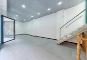 Local comercial en venta con 148m² en Santa Coloma de Gramenet, Carrer dels Pirineus foto
