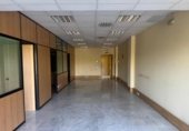 122m² bureau pour vente à Séville, dans le quartier de Triana Ouest, Calle Américo Vespucio photo