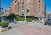 96m² commercial premises for sale in Granada, in the area of Garden City, Calle Virgen del Mayor Dolor photo