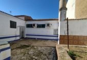 Local comercial en venta con 430m² en Beas, N-435a foto