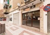 Bar en venta con 50m² en Granada, en la zona de Los Vergeles, Calle Arquitecto Torres Balbas foto
