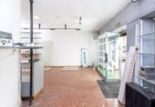 140m² commercial premises for sale in Granada, Calle Pintor López Mezquita photo
