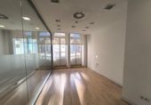 Oficina
en lloguer
amb 135m² a Santiago de Compostel·la, a la zona de A Pontepedriña, Horreo foto