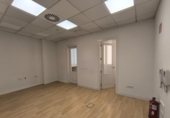 Oficina
en lloguer
amb 135m² a Santiago de Compostel·la, a la zona de A Pontepedriña, Horreo foto