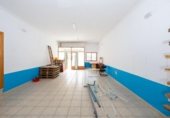 142m² commercial premises for sale in Lanjarón, Calle Gallomber photo