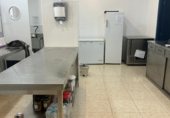Local comercial
en traspàs
amb 130m² a Santa Perpètua de Mogoda, Avinguda Barcelona 20 Local foto