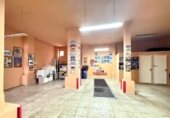 Local comercial en venta con 116m² en Fuengirola, Calle Santísima Trinidad foto