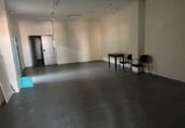 241m² entrepôt industriel pour vente à Madrid, dans le quartier de Villaverde Alto photo