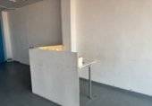 241m² entrepôt industriel pour vente à Madrid, dans le quartier de Villaverde Alto photo