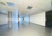 786m² commercial premises for rent in Barcelona, in the area of Collblanc, Carrer de la Riera Blanca photo