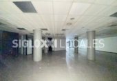 786m² commercial premises for rent in Barcelona, in the area of Collblanc, Carrer de la Riera Blanca photo
