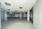 786m² commercial premises for rent in Barcelona, in the area of Collblanc, Carrer de la Riera Blanca photo