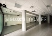786m² commercial premises for rent in Barcelona, in the area of Collblanc, Carrer de la Riera Blanca photo