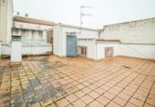 Edificio en venta con 300m² en Badajoz foto