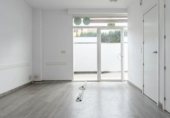Local comercial en venta con 46m² en Granada, en la zona de Villa Argaz, Calle Escritor Nicolás del Paso foto